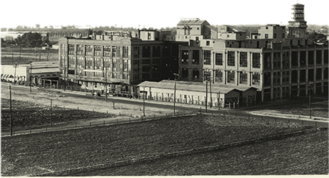 Black and white photo of Sun-Maid's processing plant in Fresno, California